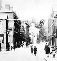 View: c03909 Knutsford: The Angel Hotel on left and The Egerton Restaurant on right 	